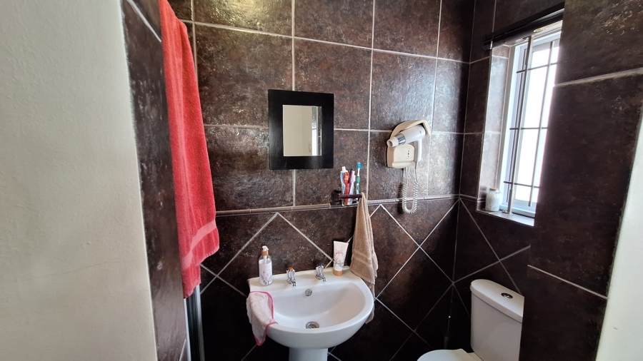 3 Bedroom Property for Sale in Velddrif Western Cape